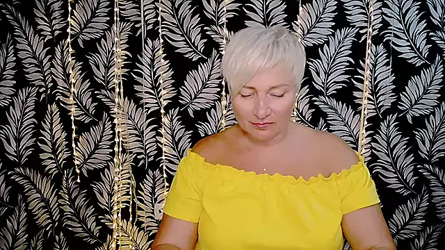 Snapshot of Olivia_playful chatting on 10.06.25 Olivia playful online show from 10.06.25