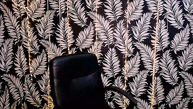 Snapshot of Olivia_playful chatting on 10.20.25 Olivia playful online show from 10.20.25