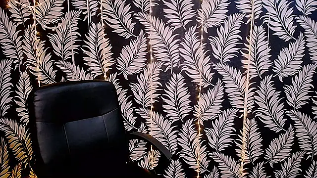 Snapshot of Olivia_playful chatting on 11.24.25 Olivia playful online show from 11.24.25