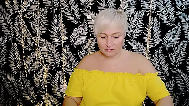 Snapshot of Olivia_playful chatting on 12.15.25 Olivia playful online show from 12.15.25