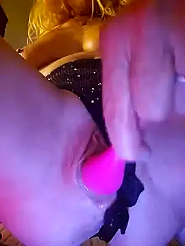 Snapshot of sexynini83 chatting on 12.27.24 sexynini83 online show from 12.27.24