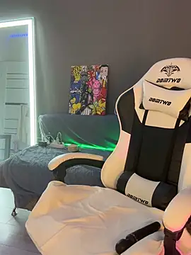 julia fly online show from 11.20.25