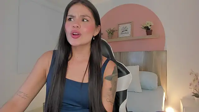 dominique25  online show from 10.22.25