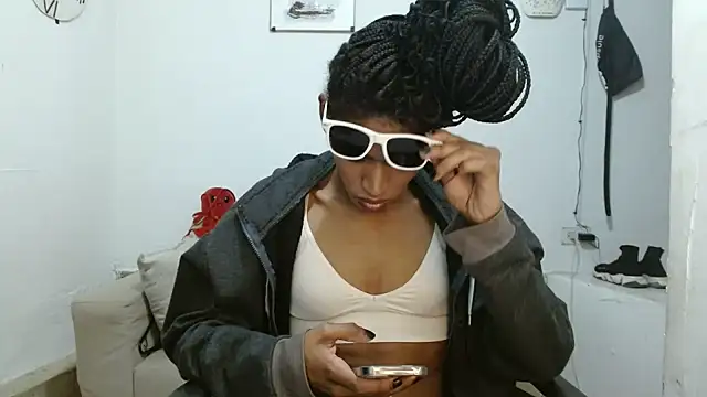 Snapshot of angelamarie1 chatting on 07.04.26 angelamarie1 online show from 07.04.26