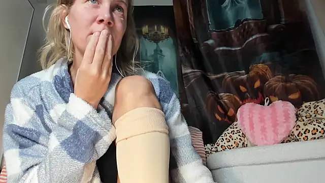 Lola Belgium online show from 10.31.25