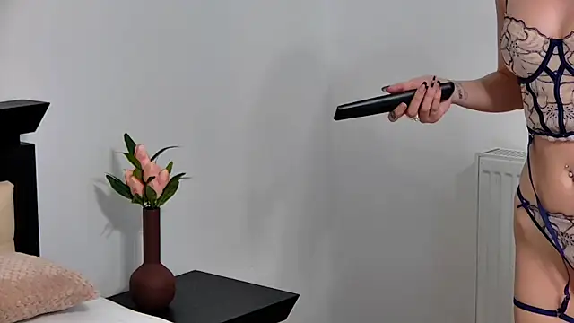 Sierra Halle online show from 03.11.25