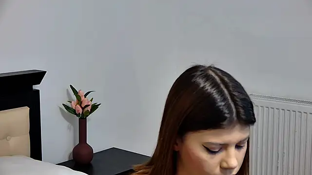 Sierra Halle online show from 03.19.25