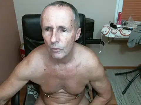 Snapshot of olibrius71 chatting on 01.19.25 olibrius71 online show from 01.19.25