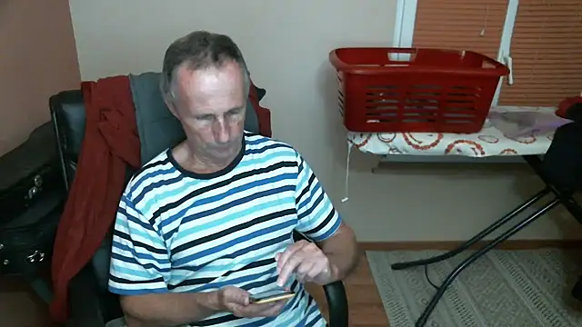 Snapshot of olibrius71 chatting on 02.20.25 olibrius71 online show from 02.20.25