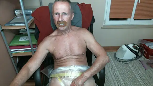 Snapshot of olibrius71 chatting on 03.14.25 olibrius71 online show from 03.14.25