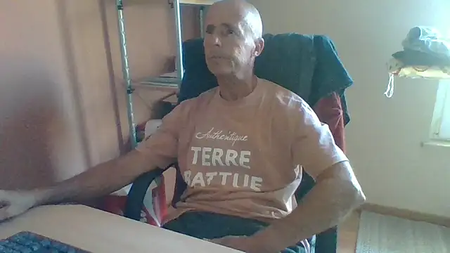 Snapshot of olibrius71 chatting on 10.06.25 olibrius71 online show from 10.06.25