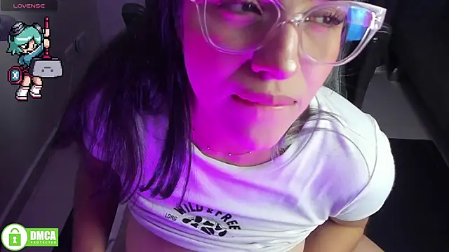 Snapshot of Roxy_clark chatting on 05.16.26 Roxy clark online show from 05.16.26