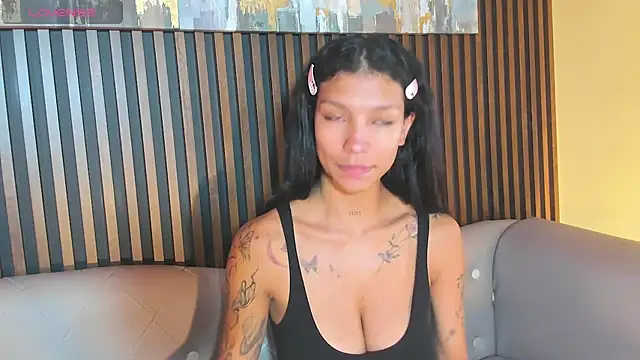 LauraAristizabal online show from 10.15.25