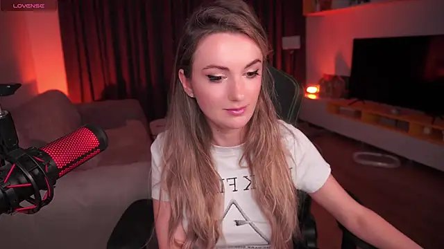 Snapshot of ShyNdWild chatting on 01.21.25 ShyNdWild online show from 01.21.25