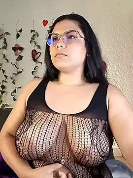 Snapshot of kittylu__ chatting on 02.24.25 kittylu   online show from 02.24.25