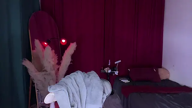 Snapshot of alaia-EDP chatting on 11.17.25 alaia-EDP online show from 11.17.25