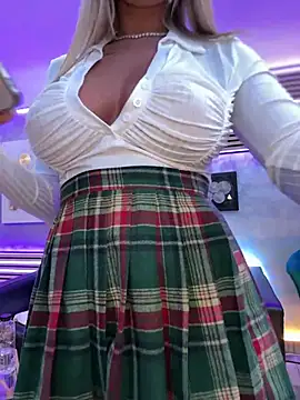 Snapshot of KirstieVegas chatting on 01.09.25 KirstieVegas online show from 01.09.25