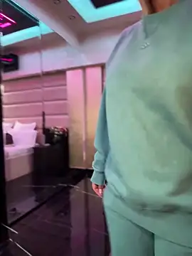 Snapshot of KirstieVegas chatting on 02.15.25 KirstieVegas online show from 02.15.25