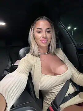 Snapshot of KirstieVegas chatting on 03.02.25 KirstieVegas online show from 03.02.25