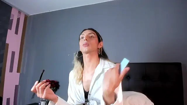 Victoria Badgal  online show from 11.19.25