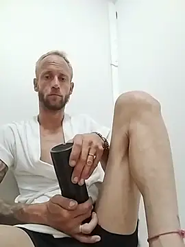 Snapshot of Happypotplants chatting on 02.13.26 Happypotplants online show from 02.13.26