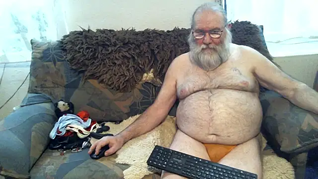 Snapshot of SexySantaC chatting on 02.01.25 SexySantaC online show from 02.01.25