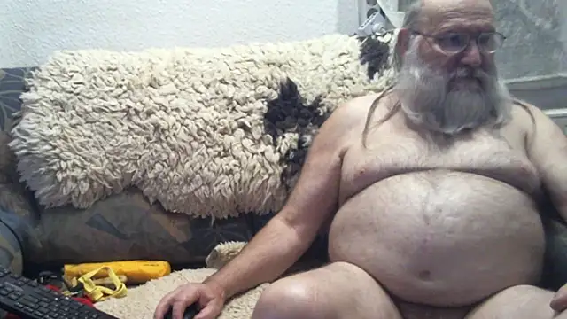 Snapshot of SexySantaC chatting on 10.19.25 SexySantaC online show from 10.19.25