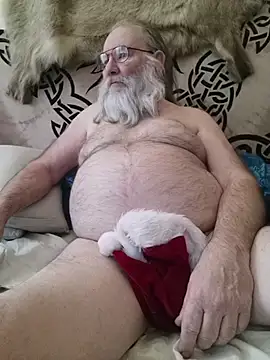 Snapshot of SexySantaC chatting on 11.26.25 SexySantaC online show from 11.26.25