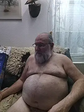 Snapshot of SexySantaC chatting on 12.15.25 SexySantaC online show from 12.15.25