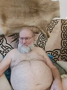 Snapshot of SexySantaC chatting on 12.17.25 SexySantaC online show from 12.17.25