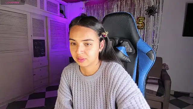 Miss Nicole online show from 01.01.25