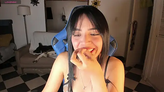 Miss Nicole online show from 03.22.25