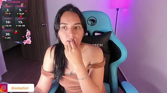 Miss Nicole online show from 11.16.25