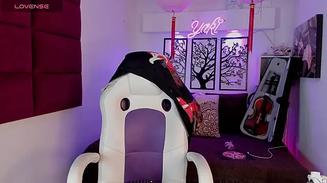 Snapshot of Yaki_Tai chatting on 03.16.25 Yaki Tai online show from 03.16.25