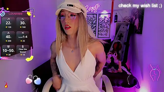 Snapshot of Yaki_Tai chatting on 09.29.25 Yaki Tai online show from 09.29.25