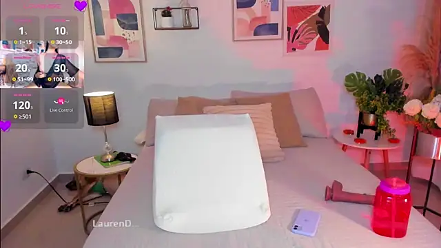 Snapshot of Misslaurenn chatting on 02.19.25 Misslaurenn online show from 02.19.25