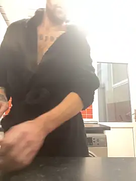 Snapshot of bigguy101 chatting on 12.28.24 bigguy101 online show from 12.28.24