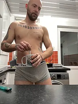 Snapshot of bigguy101 chatting on 01.04.25 bigguy101 online show from 01.04.25