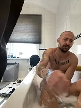 Snapshot of bigguy101 chatting on 02.05.25 bigguy101 online show from 02.05.25