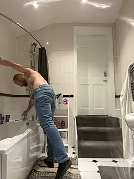 Snapshot of bigguy101 chatting on 02.18.25 bigguy101 online show from 02.18.25