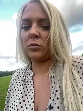 Bustyblondebabe32 online show from 06.18.26