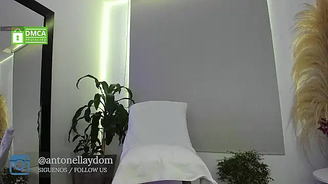 Snapshot of antonella_dom1 chatting on 03.24.26 antonella dom1 online show from 03.24.26