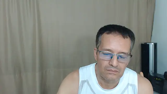 Snapshot of Daddyhot_Alejo chatting on 06.20.26 Daddyhot Alejo online show from 06.20.26