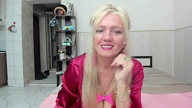 TrueFoxyyy online show from 10.11.25