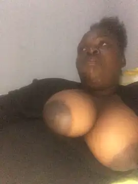 Snapshot of sweett_shaley chatting on 09.12.25 sweett shaley online show from 09.12.25