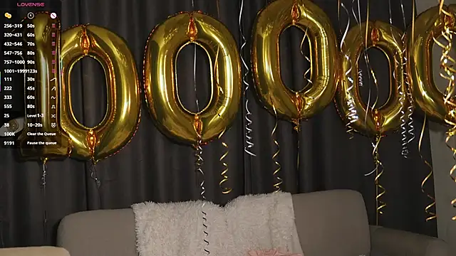 Snapshot of StasyGriffin chatting on 11.26.25 StasyGriffin online show from 11.26.25