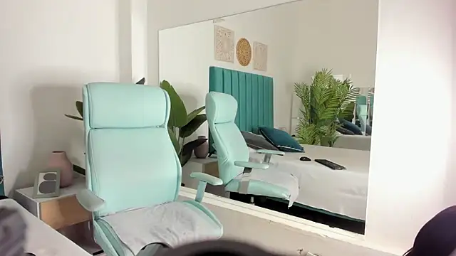 Snapshot of LiamCharlotte45 chatting on 03.13.25 LiamCharlotte45 online show from 03.13.25