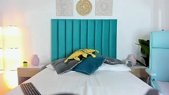 Snapshot of LiamCharlotte45 chatting on 03.18.25 LiamCharlotte45 online show from 03.18.25