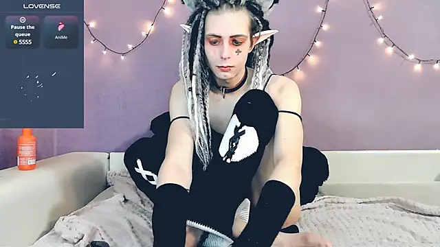 Littlepinkcat online show from 02.18.25