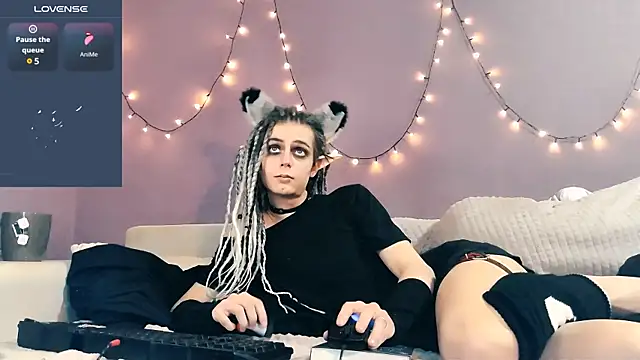 Littlepinkcat online show from 02.23.25